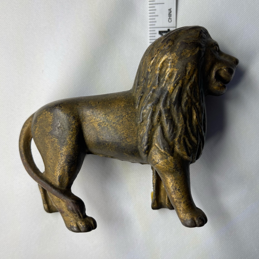 Vintage / Antique 1920’s Cast Iron Lion Bank - Picture 7 of 14